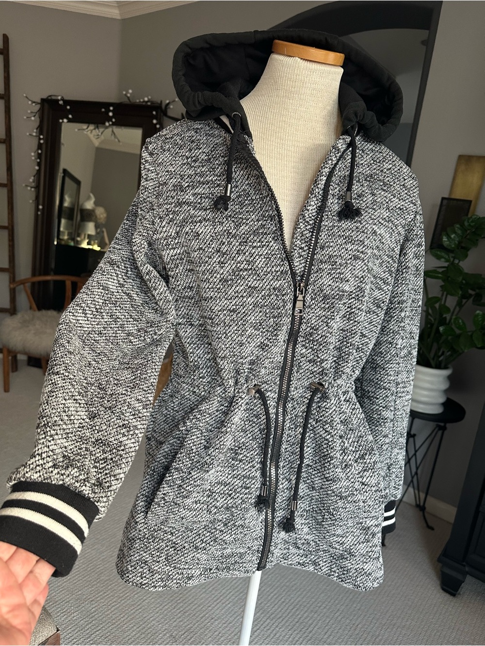 Steve Madden Hooded Drawstring Jacket Black & White size medium